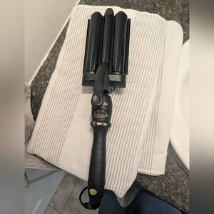 Amika High Tide Deep Waver